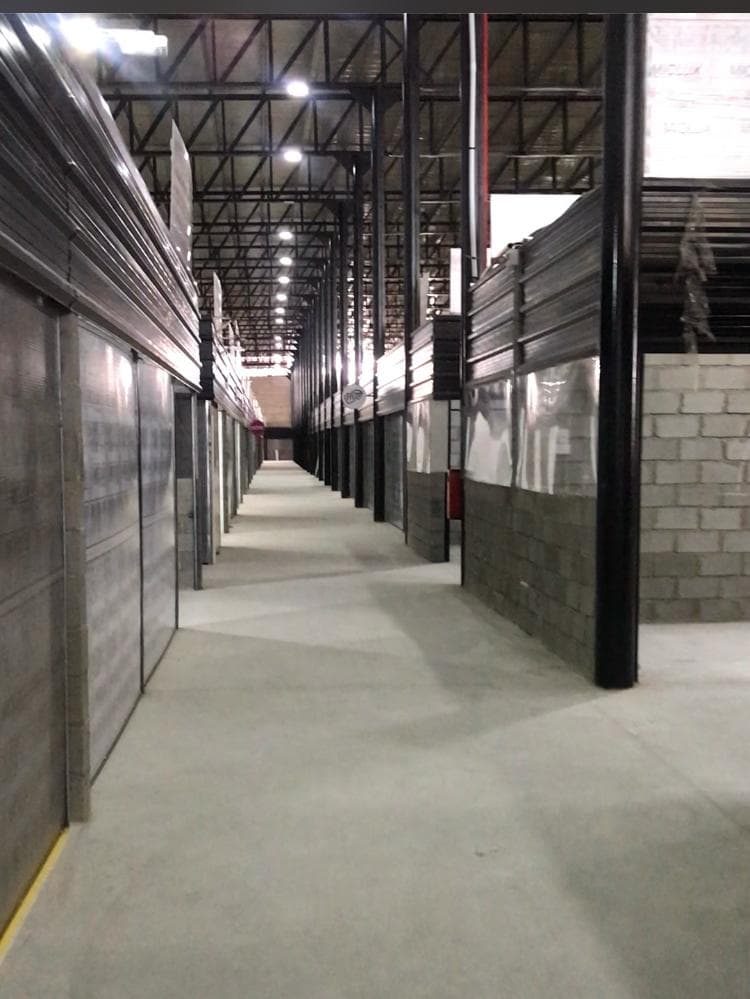 Depósito de guardamuebles amplio con celdas en Buenos Aires